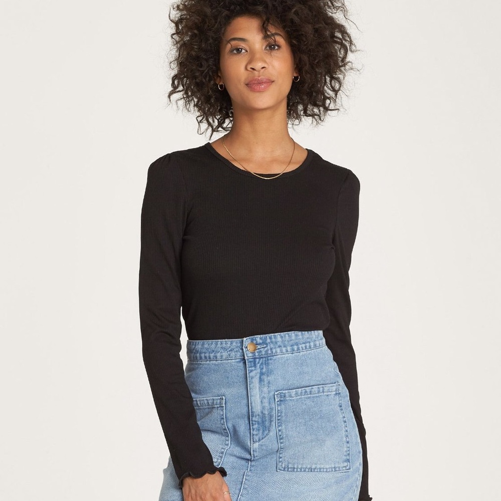 women's ruffle long sleeve top.